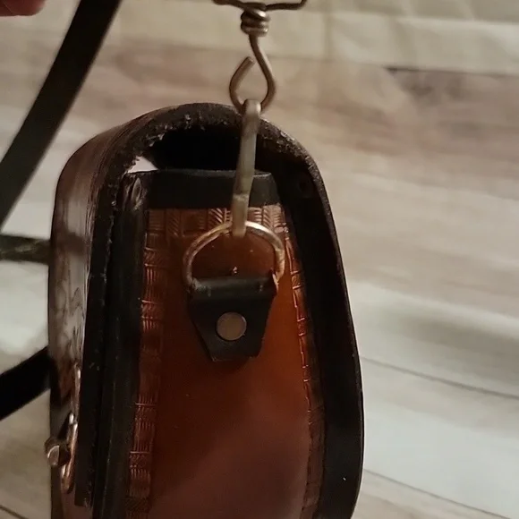 Vintage Leather  Crossbody Purse - Picture 8 of 8